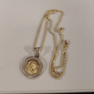 14k gold necklace with pendant.